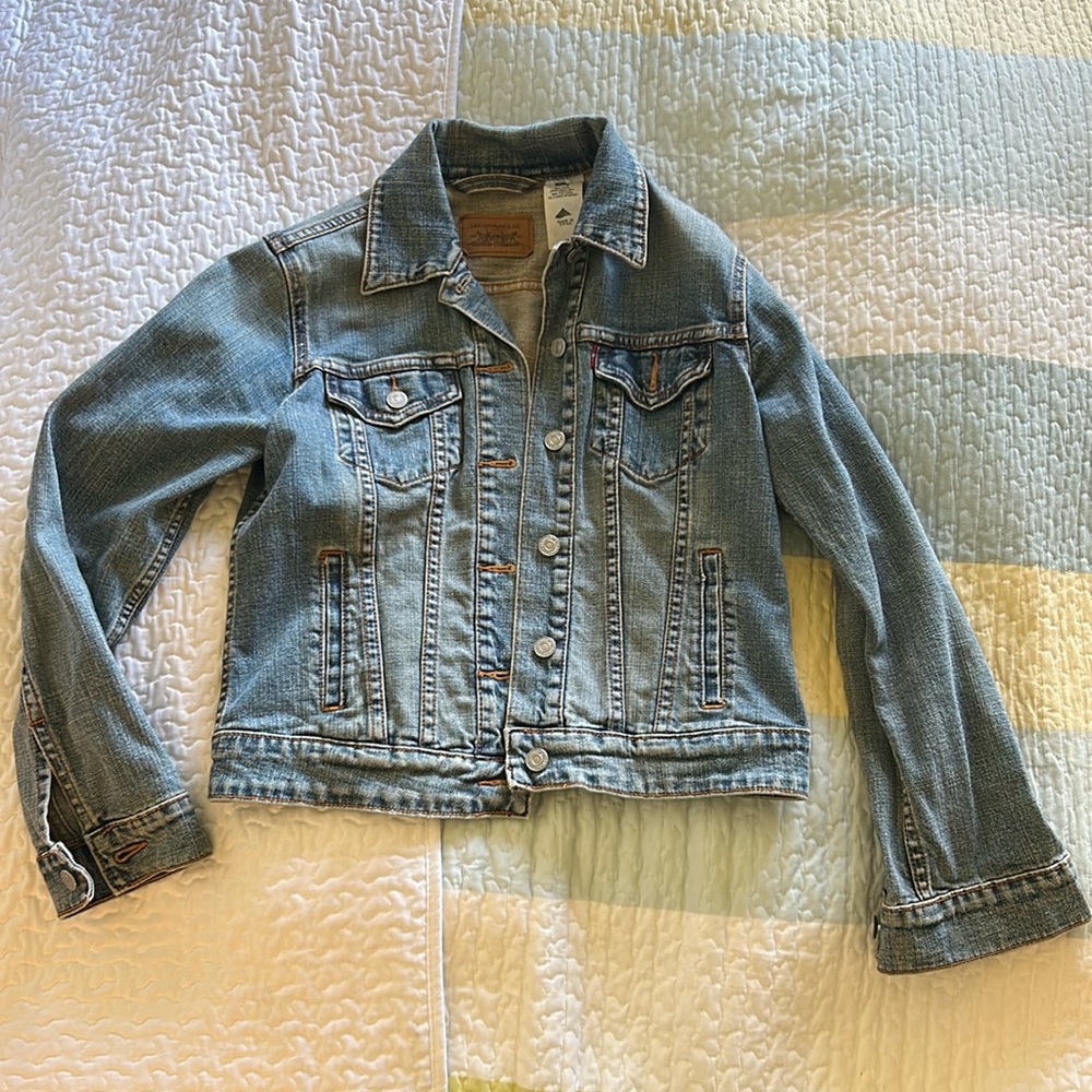 Levi’s Medium Washed Denim Jacket